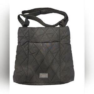 VERA BRADLEY ULTRALIGHT QUILTED HIPSTER CROSSBODY BAG IN BLACK.